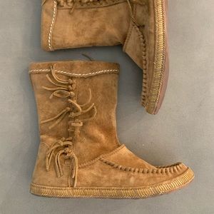 UGG Moccasin Boots 7.5 {Fits Like 7}